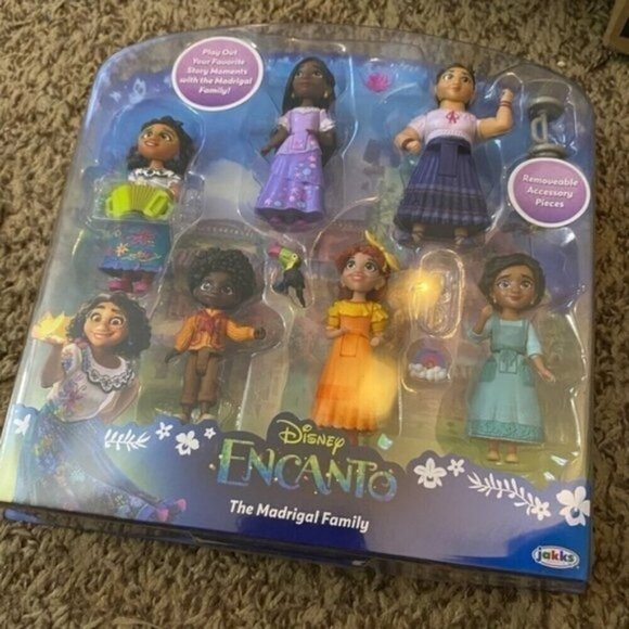 Disney Encanto Doll Figures, The Madrigal Family 6-Pack Set - Picture 2 of 2